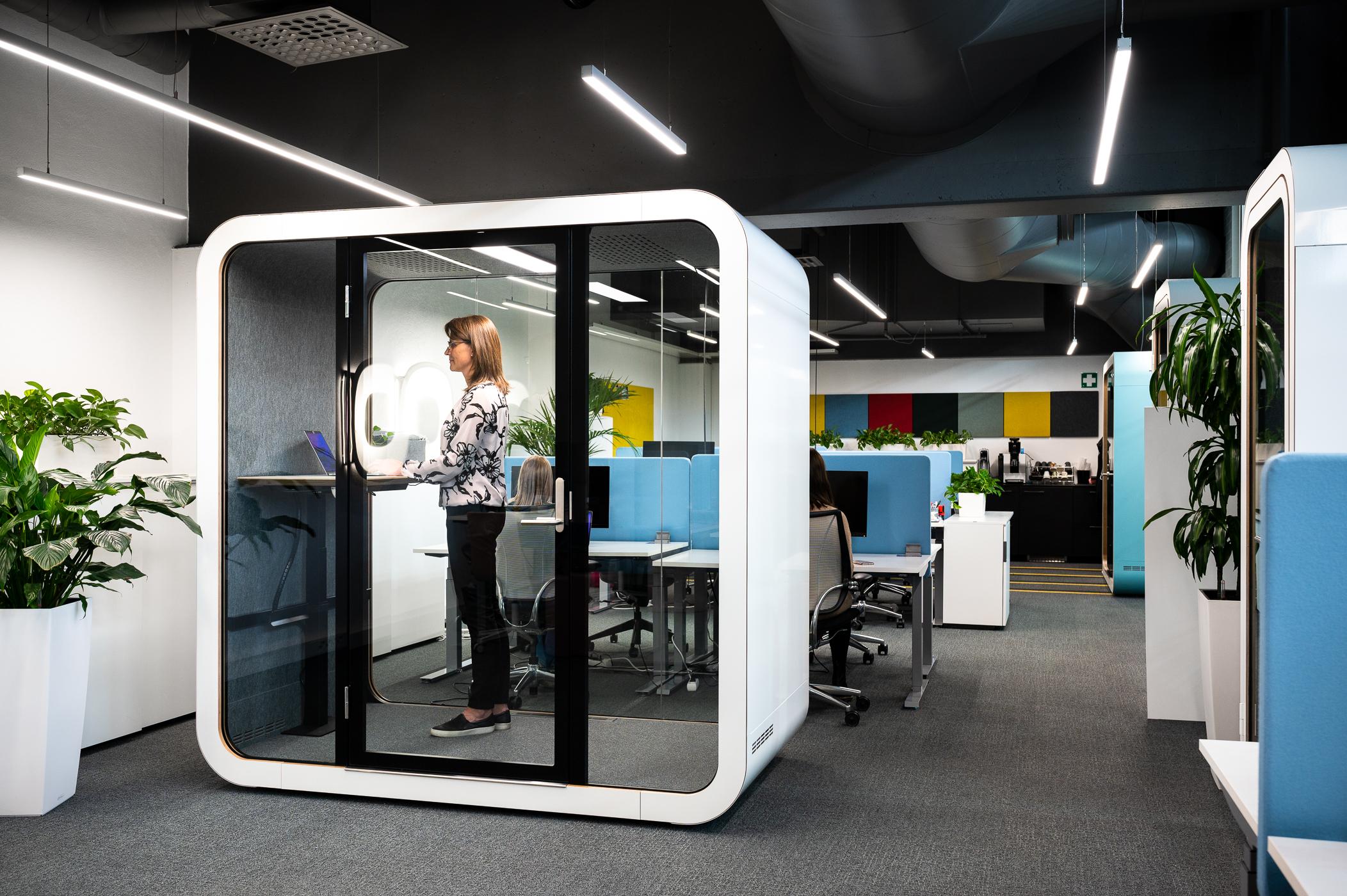 Framery Q office pod in Flow variant can support stand-up work