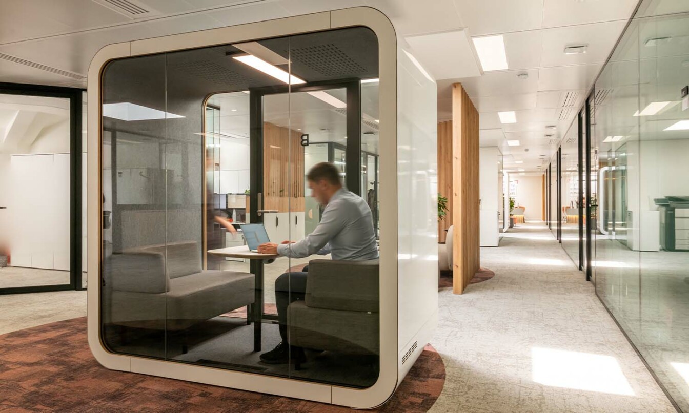 A person in a meeting inside a Framery Q meeting pod in Flichy Grangé Avocats office.